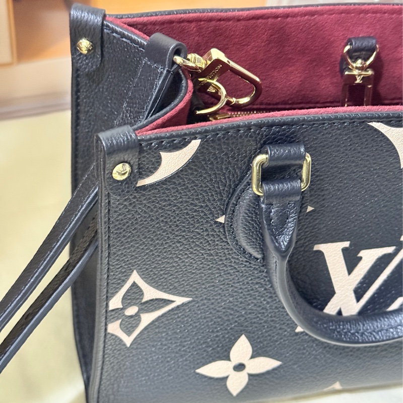 99新🎖️私物甜售🖤LV on the go黑色牛皮 小號斜背托特-4