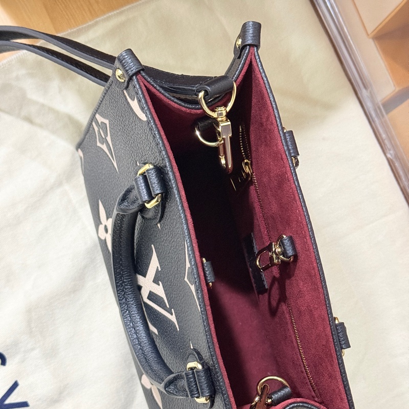 99新🎖️私物甜售🖤LV on the go黑色牛皮 小號斜背托特-5