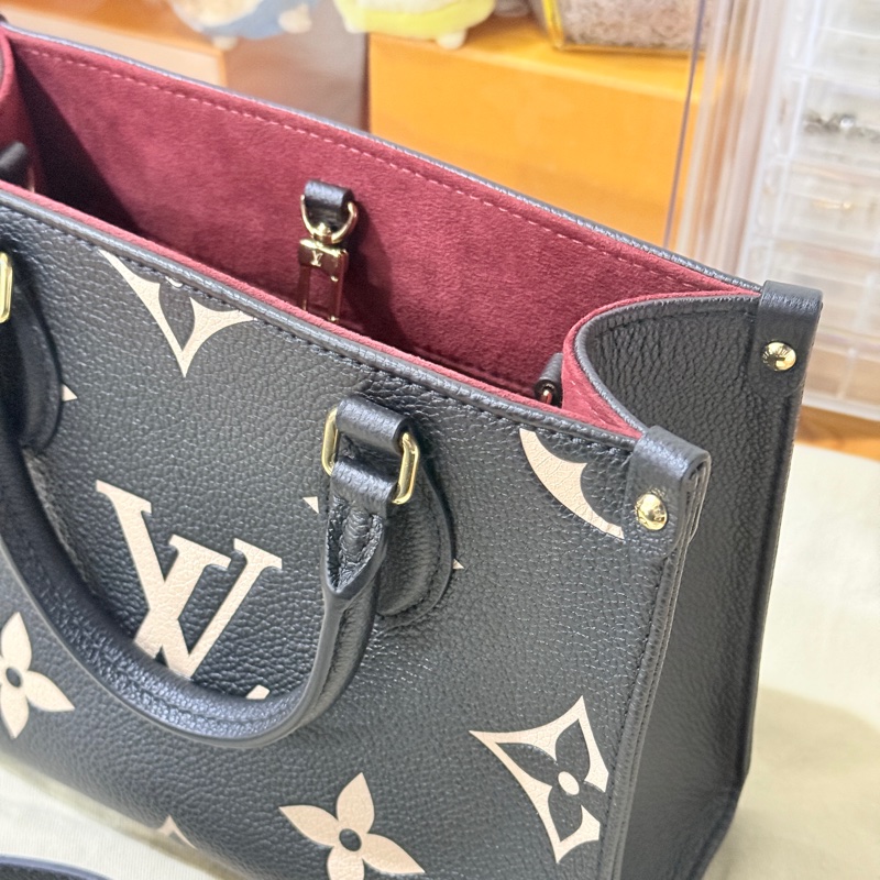 99新🎖️私物甜售🖤LV on the go黑色牛皮 小號斜背托特-8