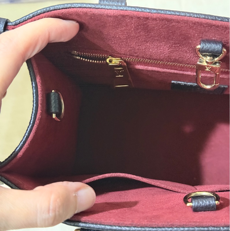 99新🎖️私物甜售🖤LV on the go黑色牛皮 小號斜背托特-13