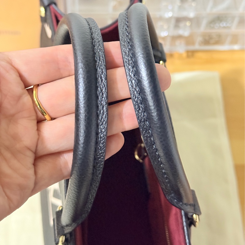 99新🎖️私物甜售🖤LV on the go黑色牛皮 小號斜背托特-24