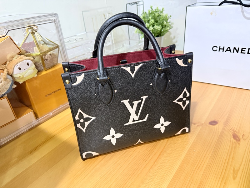 99新🎖️私物甜售🖤LV on the go黑色牛皮 小號斜背托特-33
