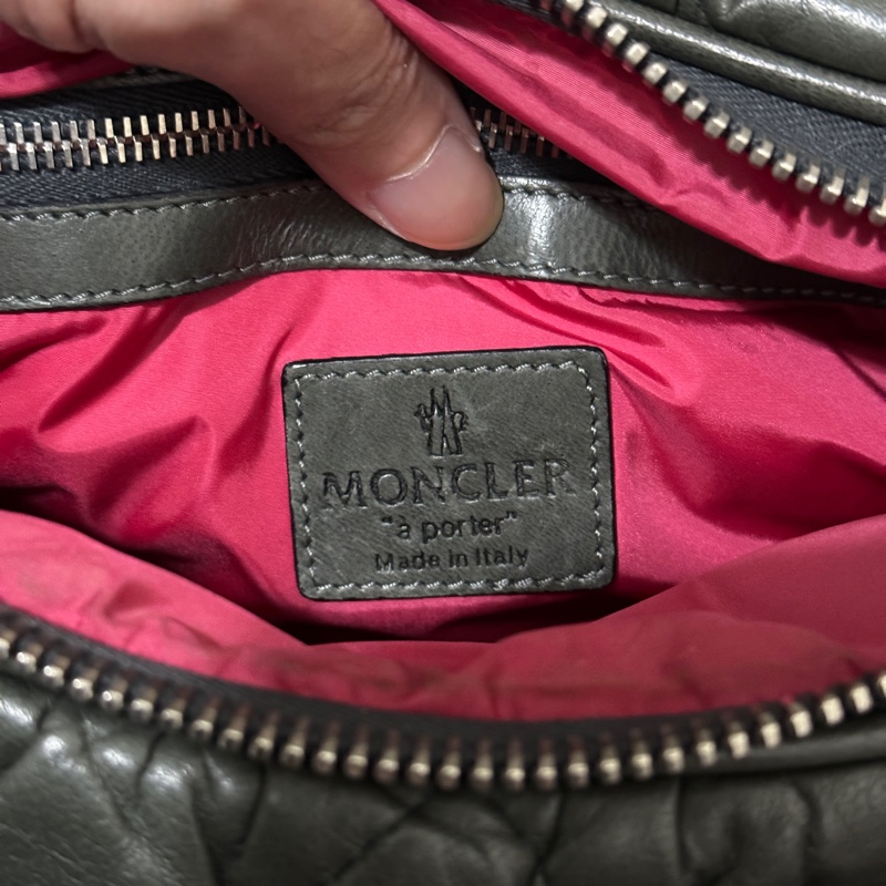 MONCLER Trunk 經典菱格紋 澎澎皮革手提/肩背包（鉛灰色）-6