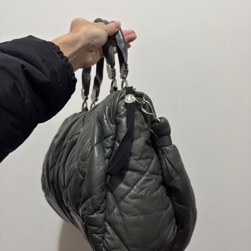 MONCLER Trunk 經典菱格紋 澎澎皮革手提/肩背包（鉛灰色）-12