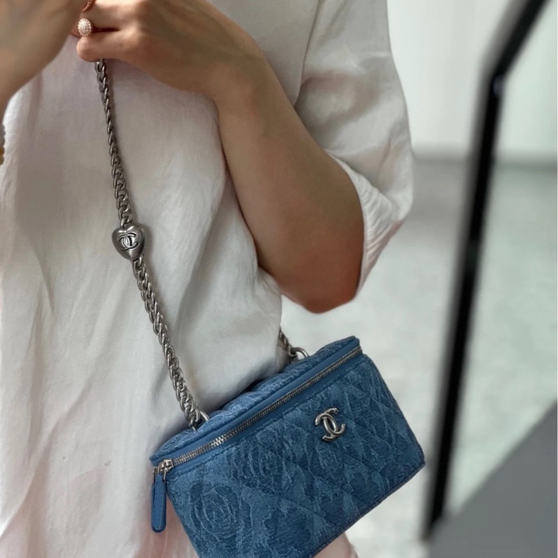 CHANEL 愛心調節釦藍色牛仔單寧長盒子-0