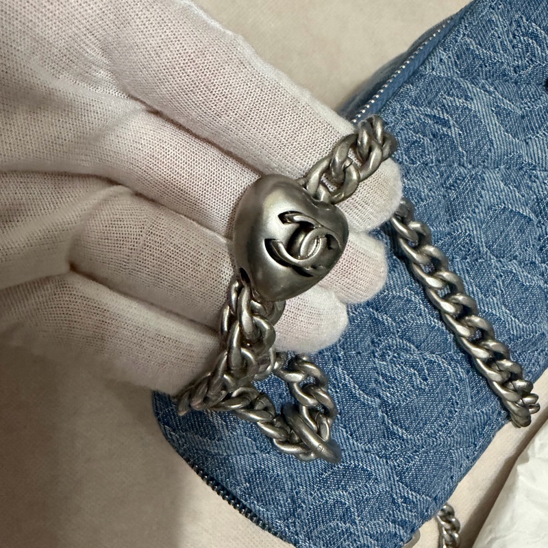 CHANEL 愛心調節釦藍色牛仔單寧長盒子-42