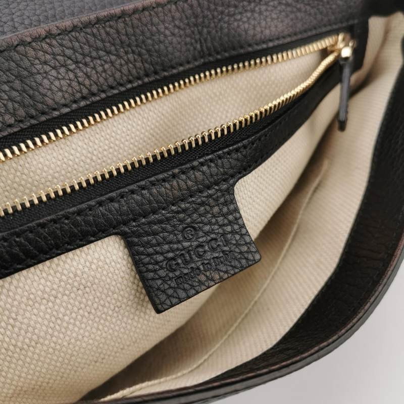 Gucci Soho標準款牛皮純色壓花雙G翻蓋包斜背包-7