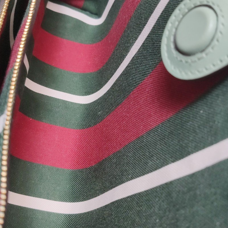 Gucci GG Emblem牛皮雙G老花肩包-9