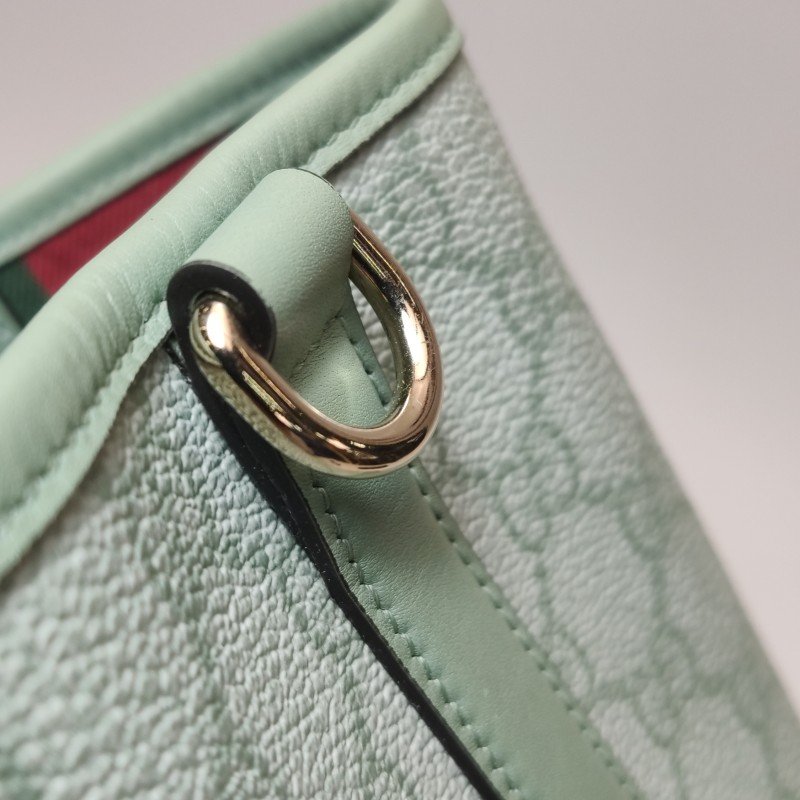 Gucci GG Emblem牛皮雙G老花肩包-13