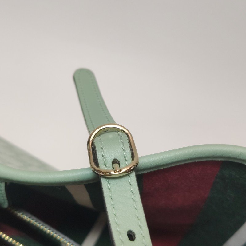 Gucci GG Emblem牛皮雙G老花肩包-14