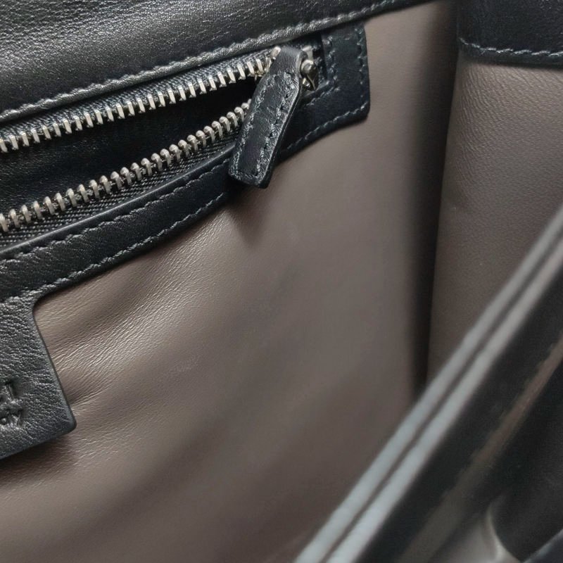 Gucci InterlockingG牛皮純色互扣式雙G單肩包-9