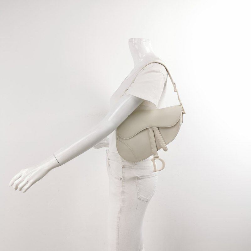 Dior Saddle馬鞍包牛皮包身吊墜同色馬鞍造型單肩包-1