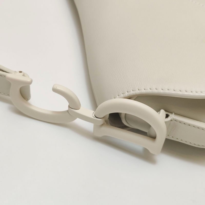 Dior Saddle馬鞍包牛皮包身吊墜同色馬鞍造型單肩包-12