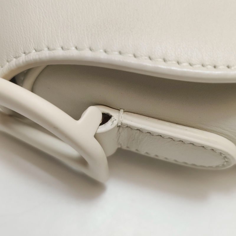 Dior Saddle馬鞍包牛皮包身吊墜同色馬鞍造型單肩包-20