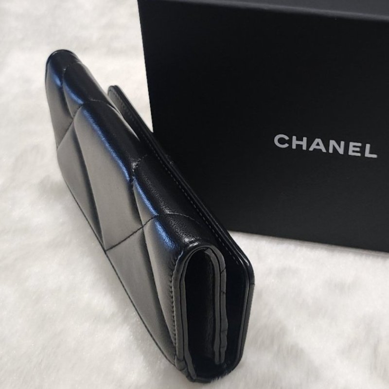 禮物～ 全新現貨Chanel香奈兒黑金中夾皮穿鍊雙C logo/ 皮夾-3
