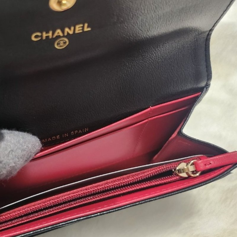 禮物～ 全新現貨Chanel香奈兒黑金中夾皮穿鍊雙C logo/ 皮夾-9