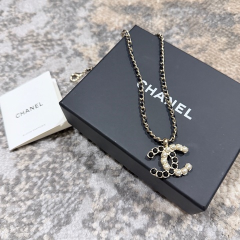 全網最低價❤️ CHANEL經典珍珠黑鑽鑽拼接雙C皮穿鍊項鍊 兩段式調長度