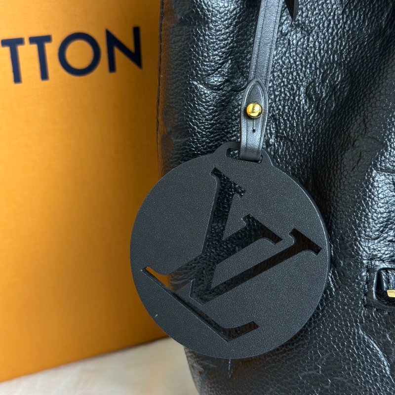 LOUIS VUITTON Montsouris壓紋牛皮後背包 - 黑-11