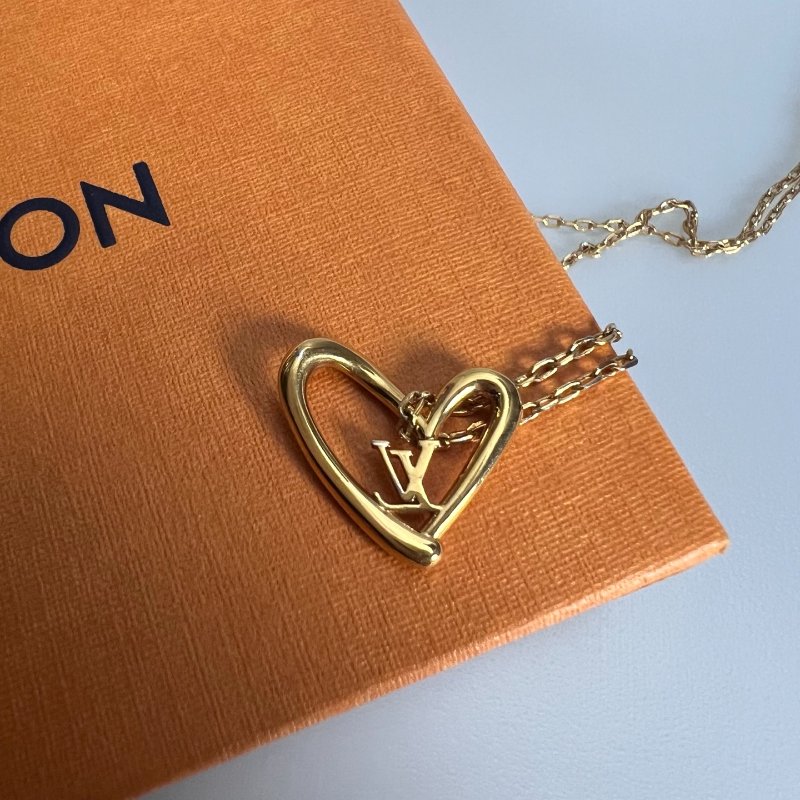 LV M00465  Fall in Love愛心項鍊-1