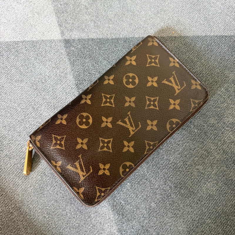 Lv經典老花拉鍊護照長夾 (M60002)停產-0
