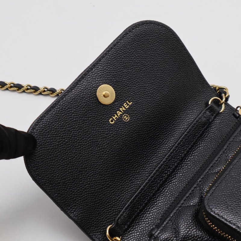 CHANEL 粒面牛皮郵差包 - mini黑金-11