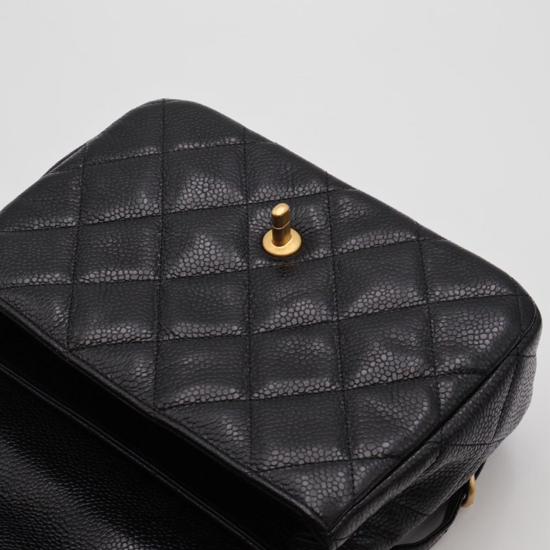 CHANEL 25A粒面牛皮後背包 - 黑金-10