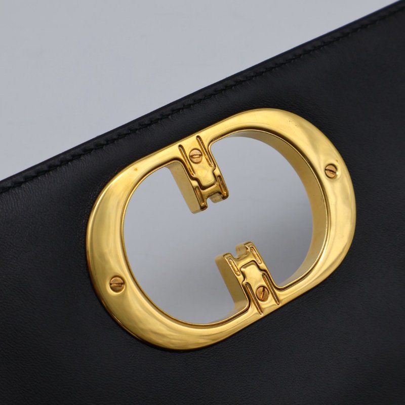 DIOR Caro藤格紋斜背包 - 中號黑金-11