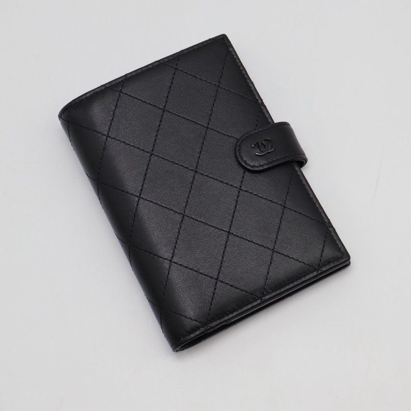 CHANEL 25C雙折護照夾中型錢包 - So black-0