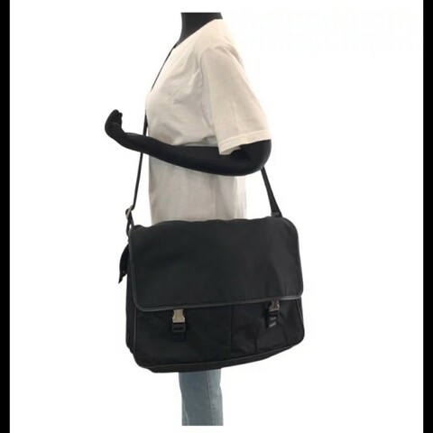 Prada 經典尼龍雙釦式郵差包