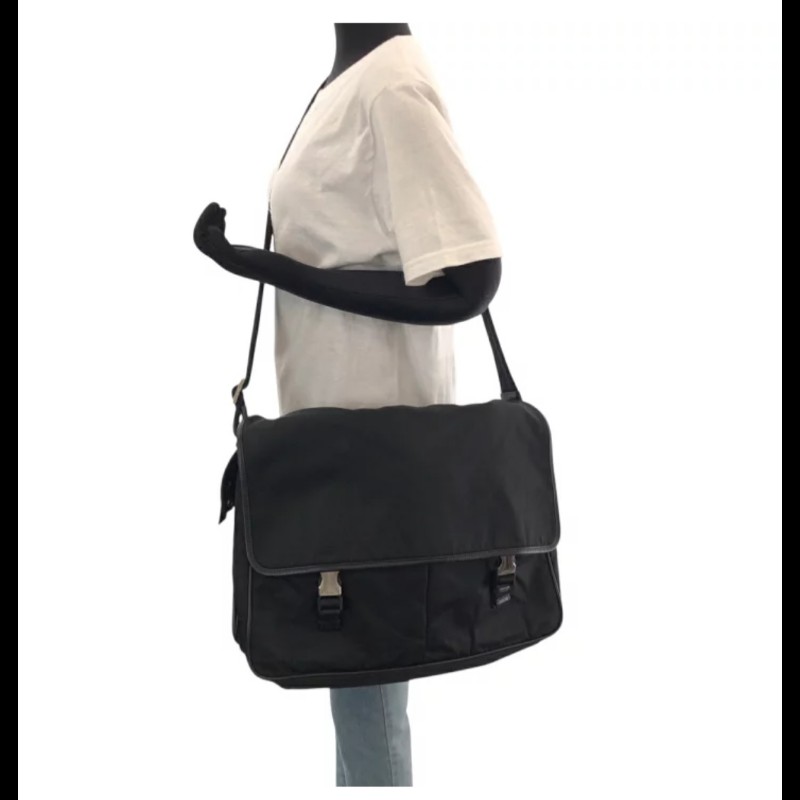 Prada 經典尼龍雙釦式郵差包-0