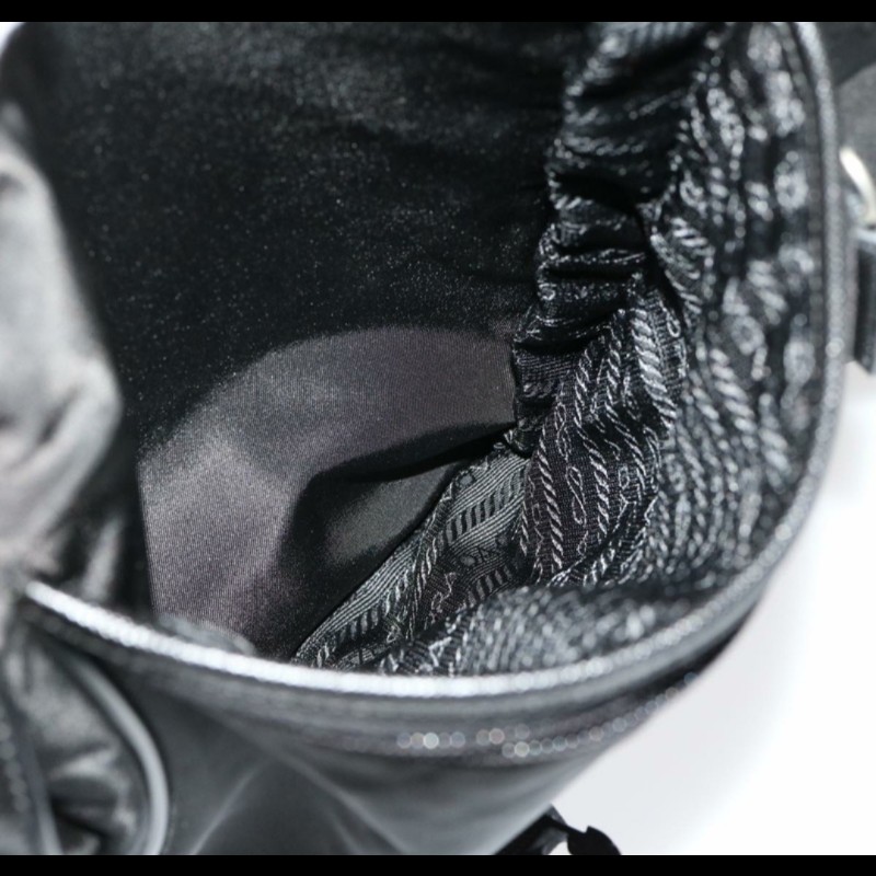 Prada 經典尼龍雙釦式郵差包-11