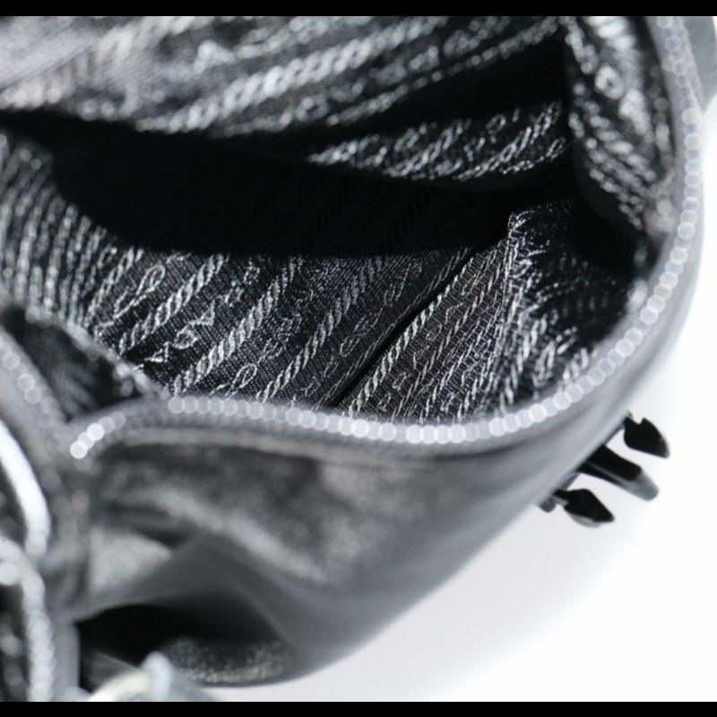 Prada 經典尼龍雙釦式郵差包-12