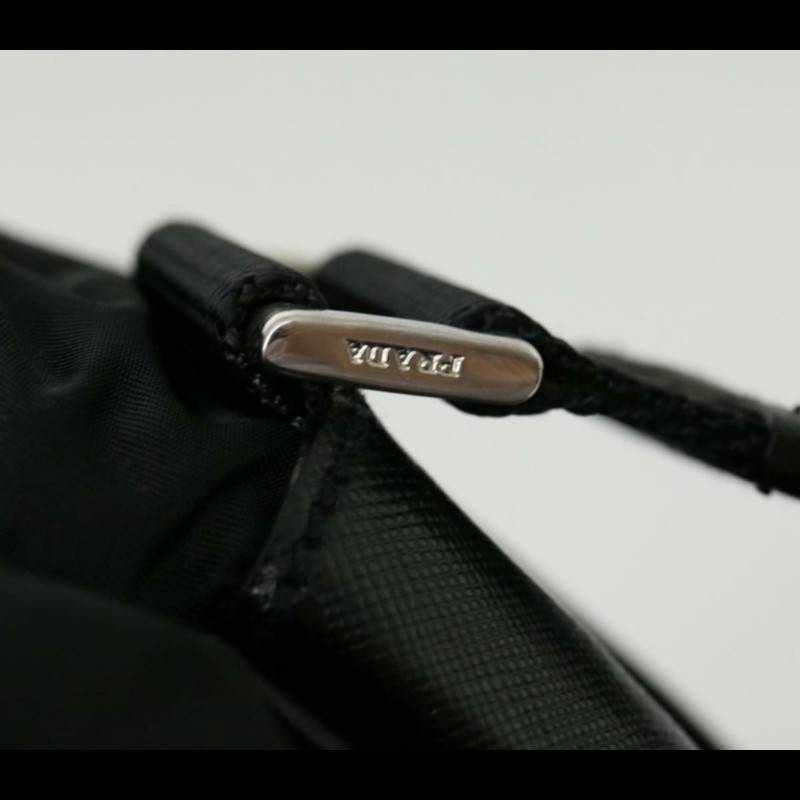 Prada 經典尼龍雙釦式郵差包-17