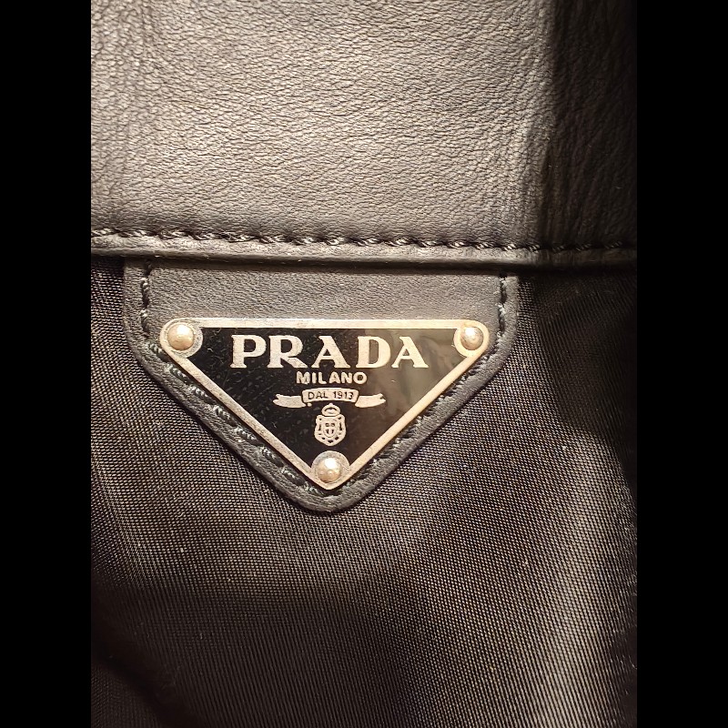 Prada 經典尼龍雙釦式郵差包-18