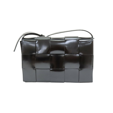 黑色 編織漆皮 Cassette 肩背包【BOTTEGA VENETA BV 寶緹嘉】 739351