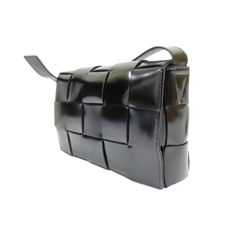 黑色 編織漆皮 Cassette 肩背包【BOTTEGA VENETA BV 寶緹嘉】 739351-2