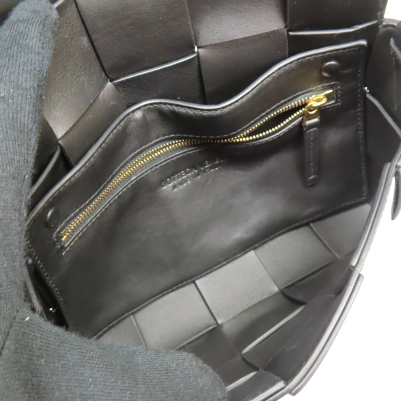 黑色 編織漆皮 Cassette 肩背包【BOTTEGA VENETA BV 寶緹嘉】 739351-4