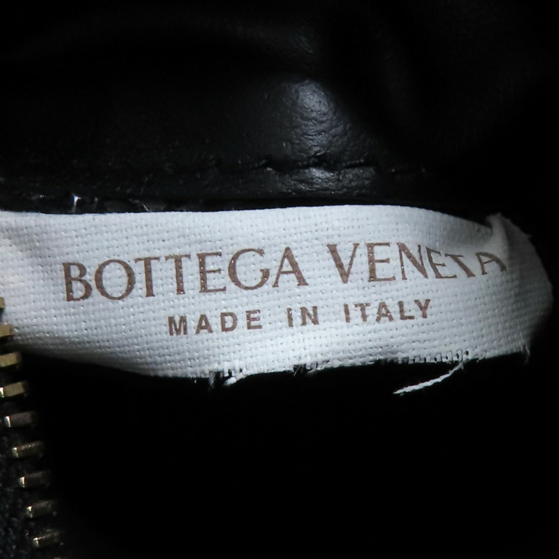 黑色 編織漆皮 Cassette 肩背包【BOTTEGA VENETA BV 寶緹嘉】 739351-7