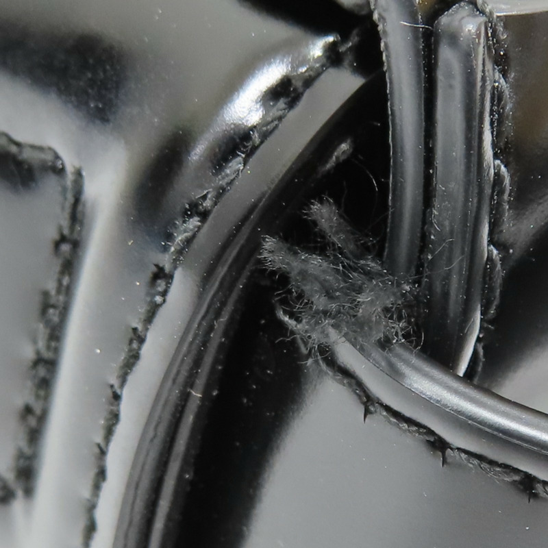 黑色 編織漆皮 Cassette 肩背包【BOTTEGA VENETA BV 寶緹嘉】 739351-14