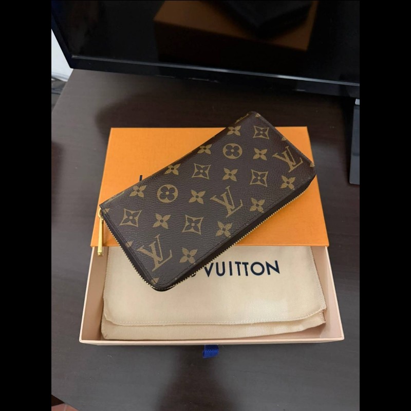 LV老花拉鏈長夾-0