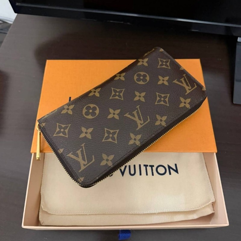 LV老花拉鏈長夾-5