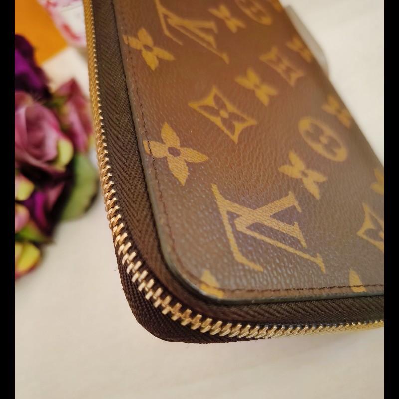 LV老花拉鏈長夾-8