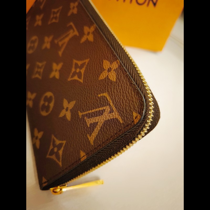 LV老花拉鏈長夾-9