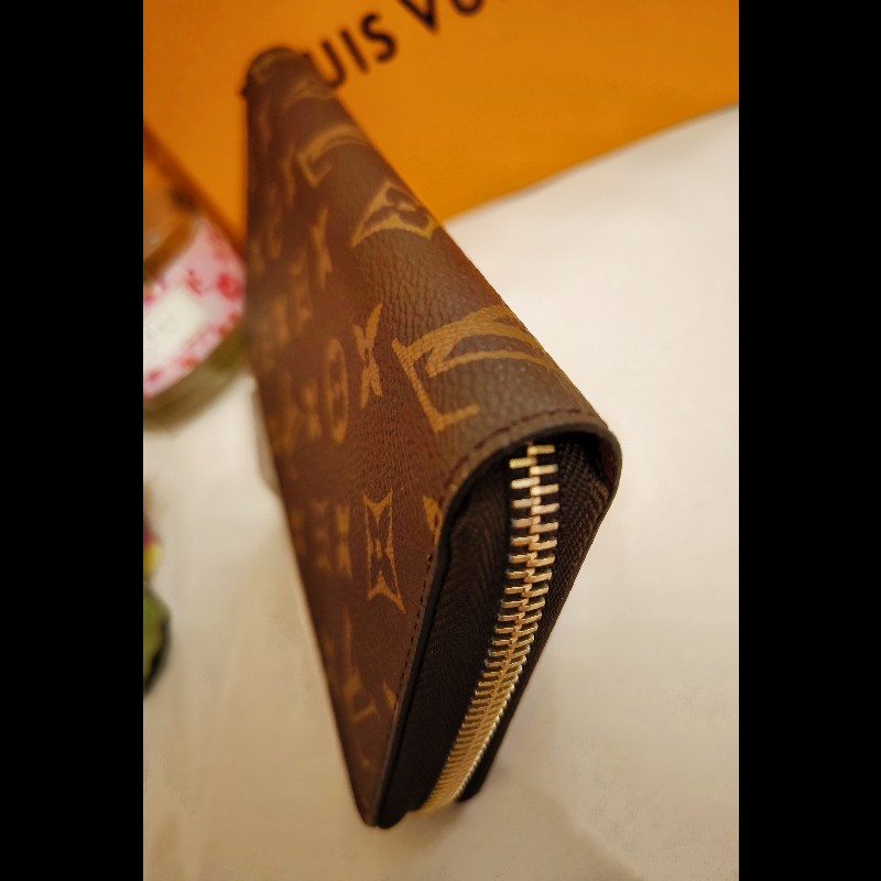 LV老花拉鏈長夾-10