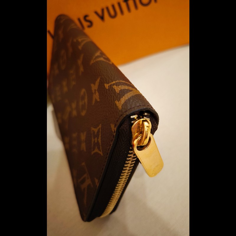 LV老花拉鏈長夾-11