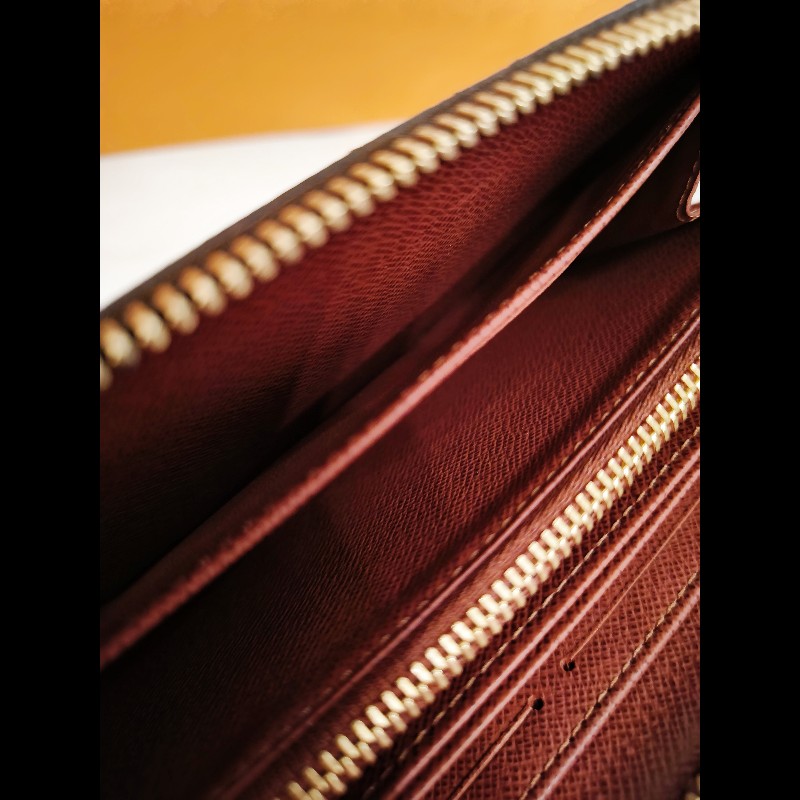 LV老花拉鏈長夾-16