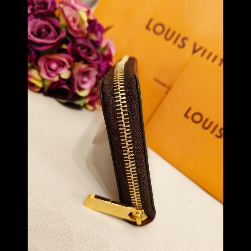 LV老花拉鏈長夾-18