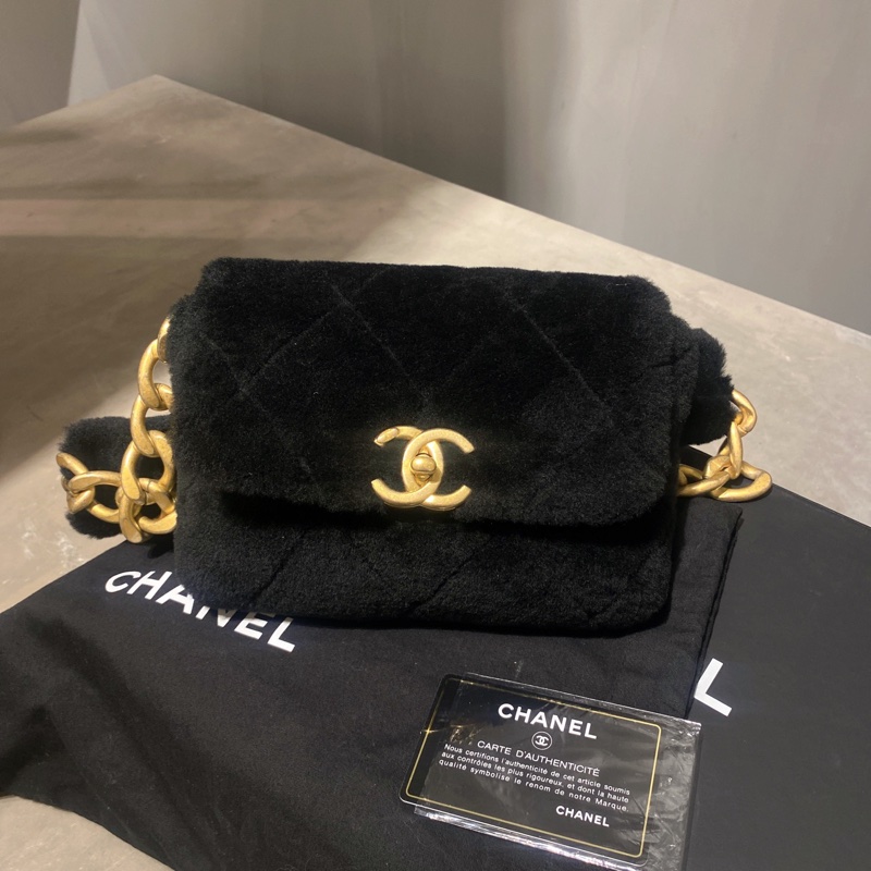 香奈兒/Chanel 秀款翻蓋包 cf mini尺寸黑色 羊羔毛菱格紋 金扣 單肩腋下包 有卡編碼30開頭 閒置新品 底長20-0