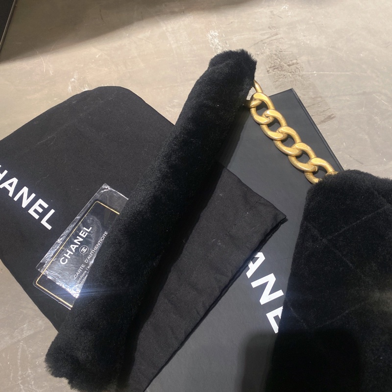 香奈兒/Chanel 秀款翻蓋包 cf mini尺寸黑色 羊羔毛菱格紋 金扣 單肩腋下包 有卡編碼30開頭 閒置新品 底長20-6