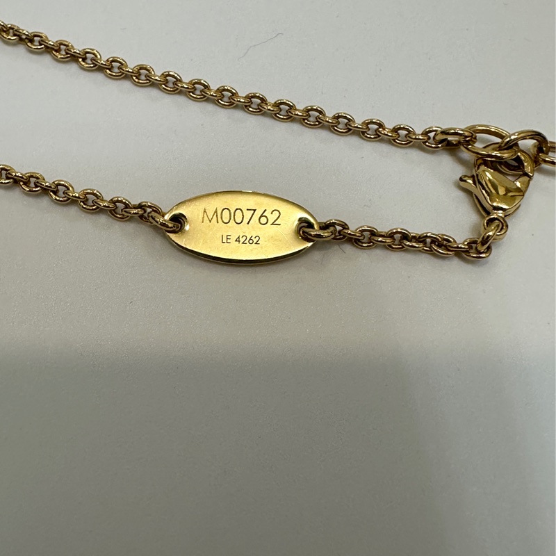 LV 金色LV logo項鏈M00762-3